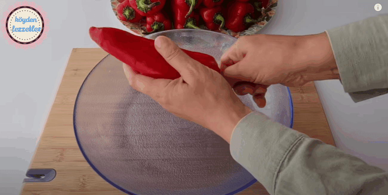 Кулінарка дала рецепт консервації перцю з морквою