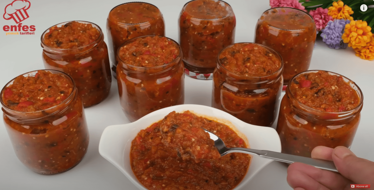 Кулінарка розповіла новий топовий рецепт ікри з баклажанів, томатів та перців