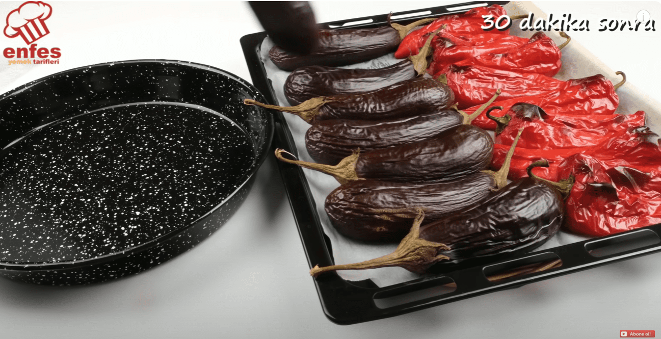 Кулінарка розповіла новий топовий рецепт ікри з баклажанів, томатів та перців