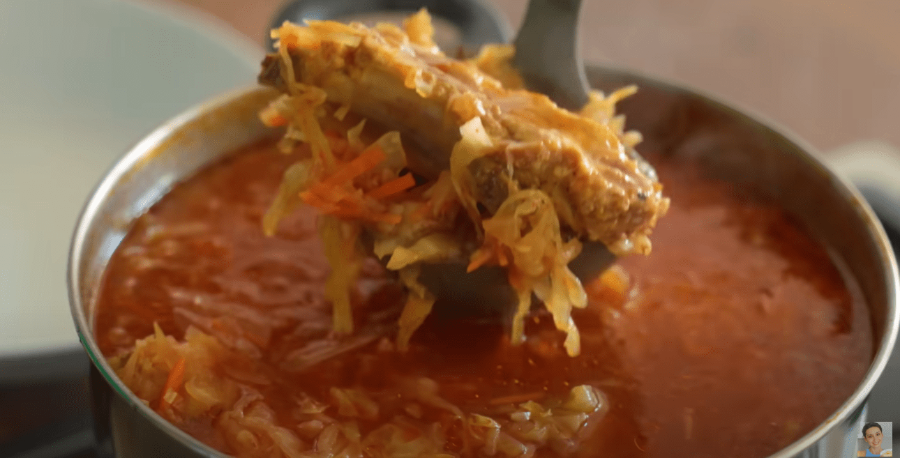 Кулінари розповіли, що треба додати до борщу, щоб у рази поліпшити його смак