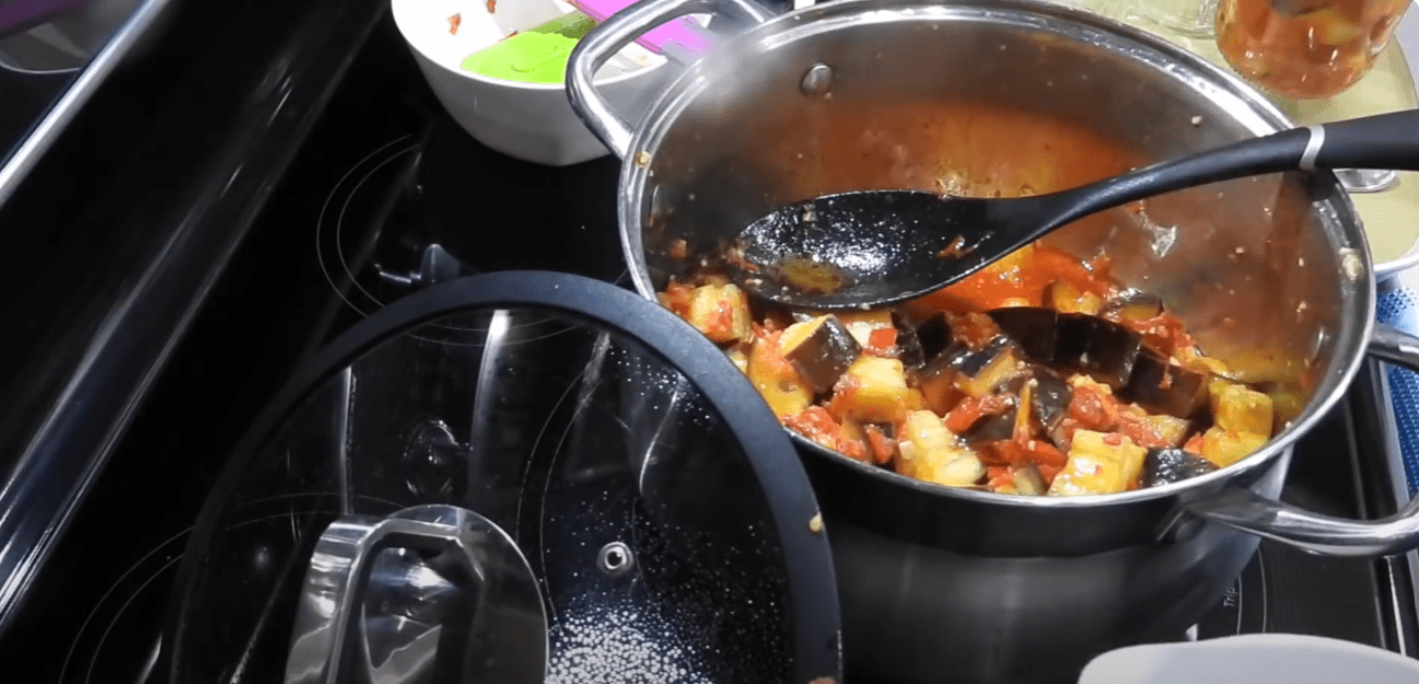 Кулінарка розповіла, як готують баклажани на зиму у Болгарії Кулінарка розповіла, як готують баклажани на зиму у Болгарії