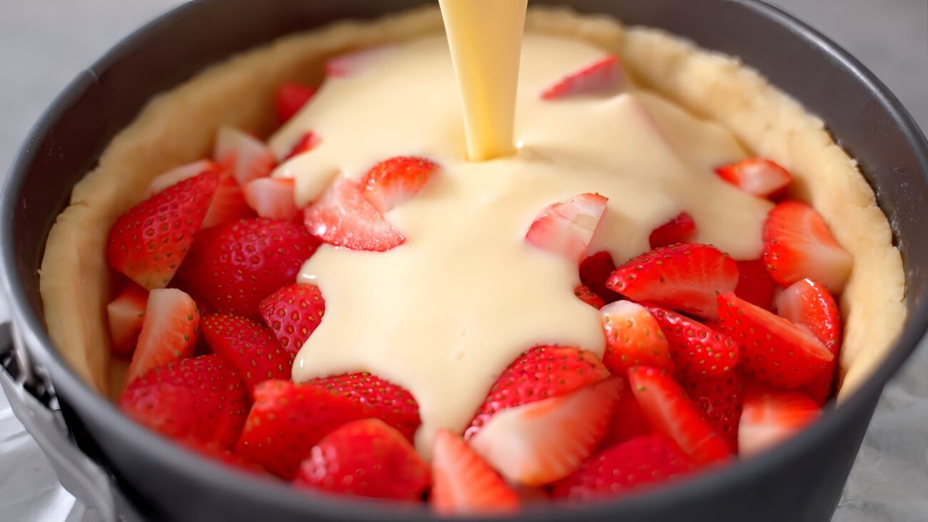 Рецепт дуже смачного і ніжного ягідного пирога