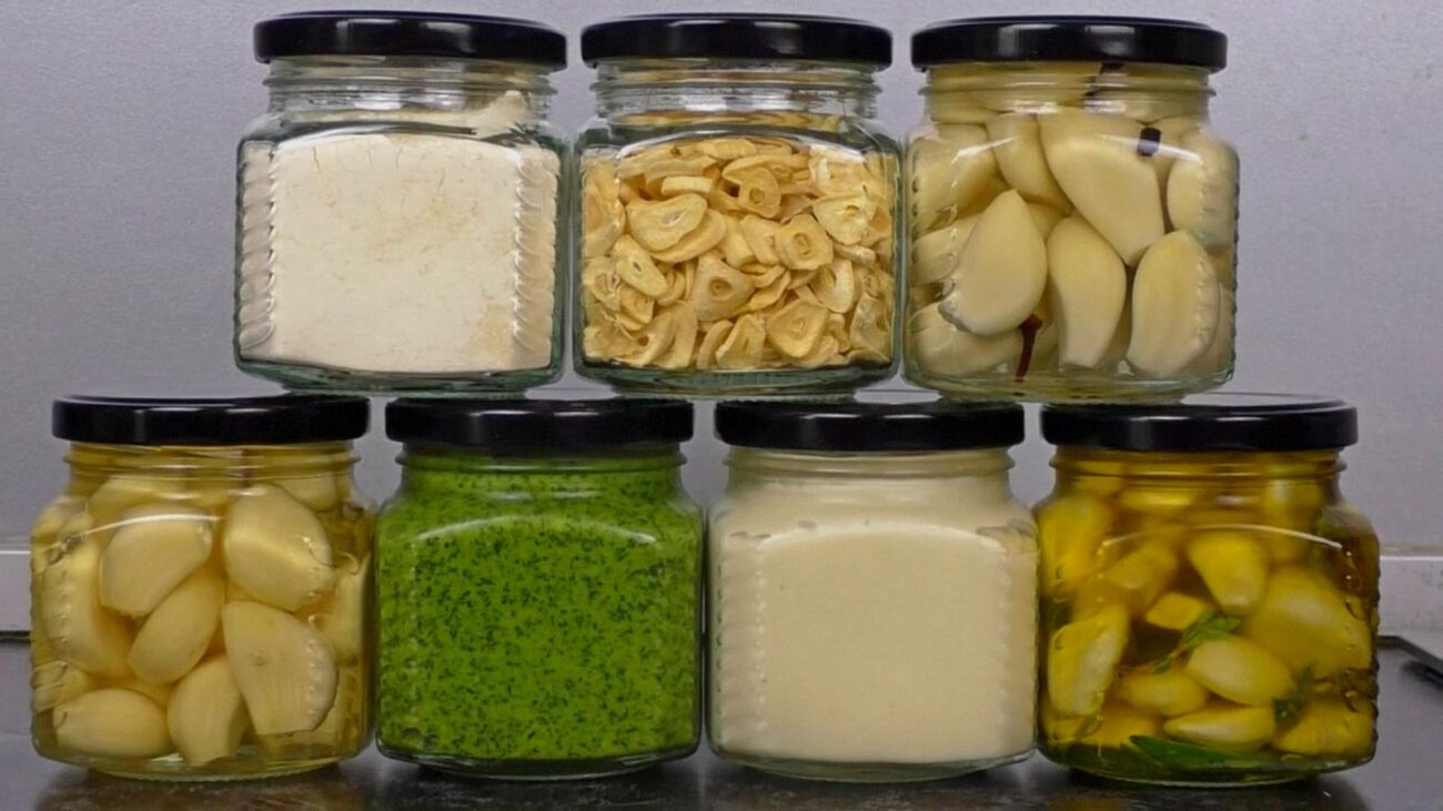 Господині назвали 4 способи зберігання часнику замість погреба