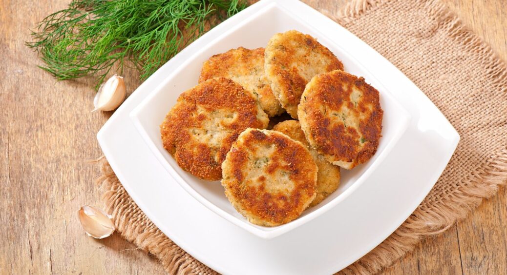 Сніданок за 10 хвилин — смачніший за деруни: вся сімʼя сита зранку і задоволена 