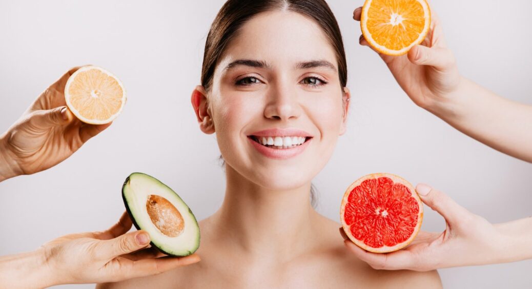 Сяюча шкіра обличчя: косметологи назвали 7 продуктів, які дарують вічну молодість жінкам 
