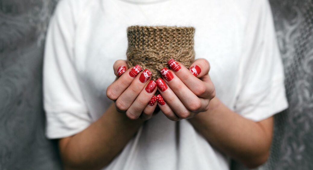 Жовтневий манікюр 2025: ці кольори притягують успіх і фортуну – задайте правильний тон 