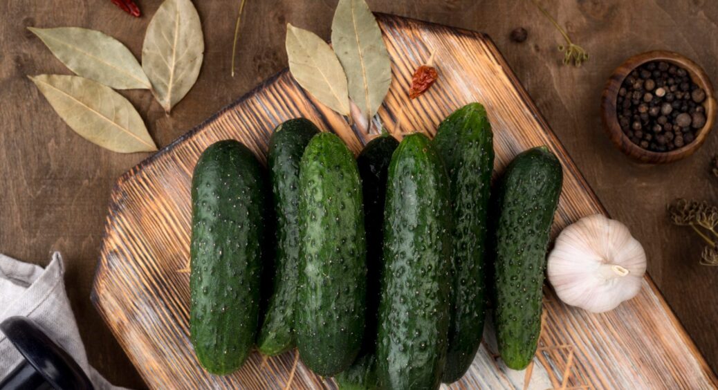 У сусіда-киянина огірки на дачі колючі і гіркі, а у мене – мед: просто 2 рази обробила цим 