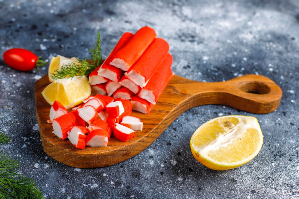 Експерти розповіли, з чого насправді готують крабові палички