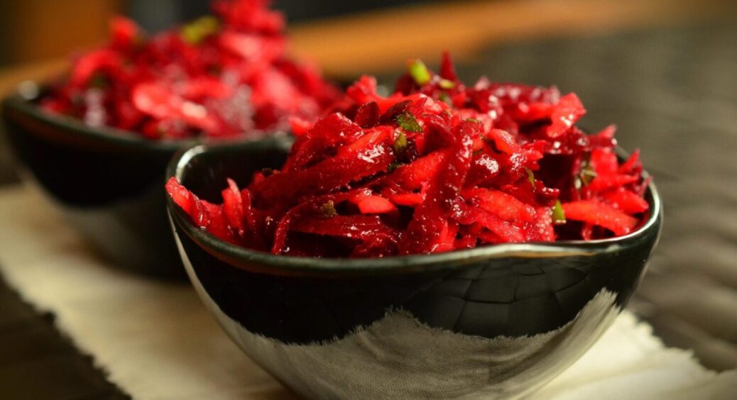 Подруга-німкеня навчила робити салат з буряка, тепер тільки ним і харчуюся: і дієта не потрібна 