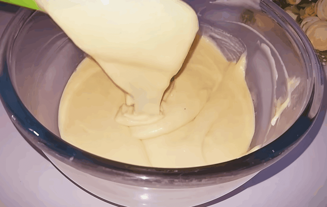 Рецепт дуже смачного і пухкого пирога до чаю за 10 хвилин