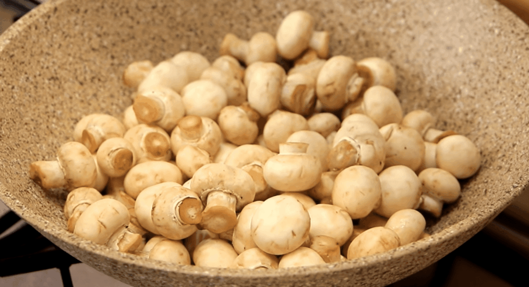 Із духовки і прямо в маринад: ці ніжні та апетитні печериці – закуска номер 1 у 2026-му 