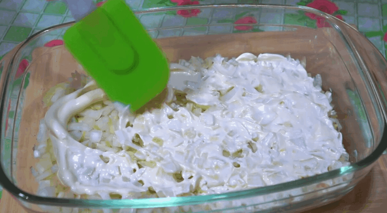 Рецепт ніжного та смачного салату зі шпротами і буряком 