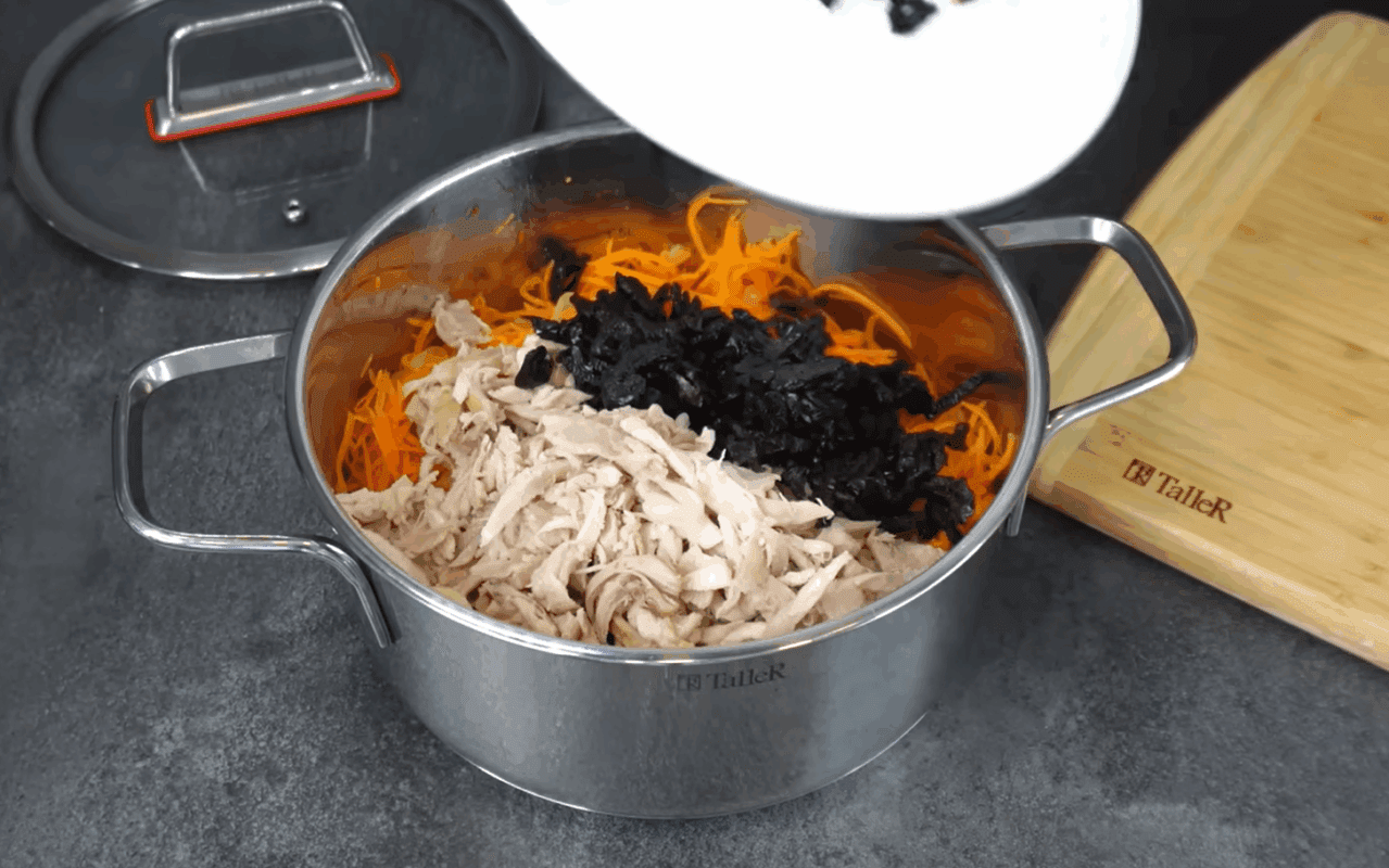 Кулінари розповіли, як приготувати смачний і корисний салат з моркви