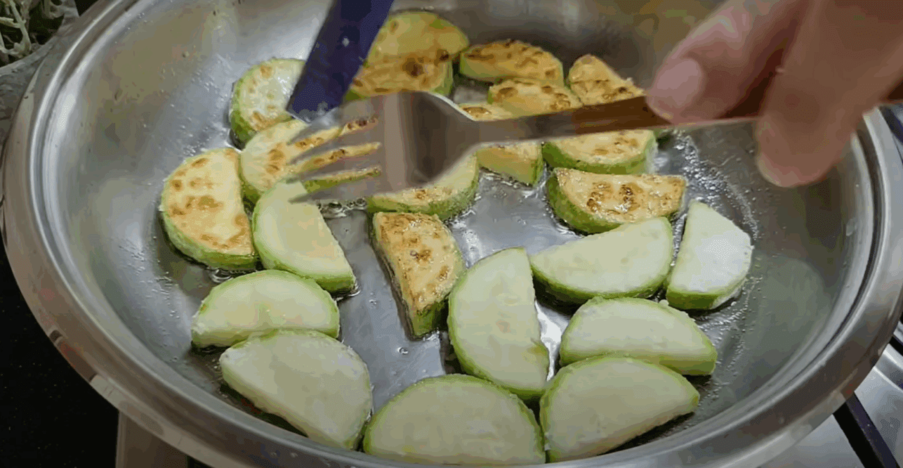 Рецепт дуже смачних кабачків тушкованих у сметані