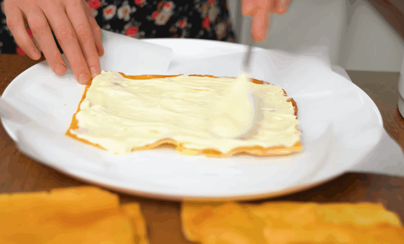 Рецепт смачного і соковитого домашнього торта Пломбір