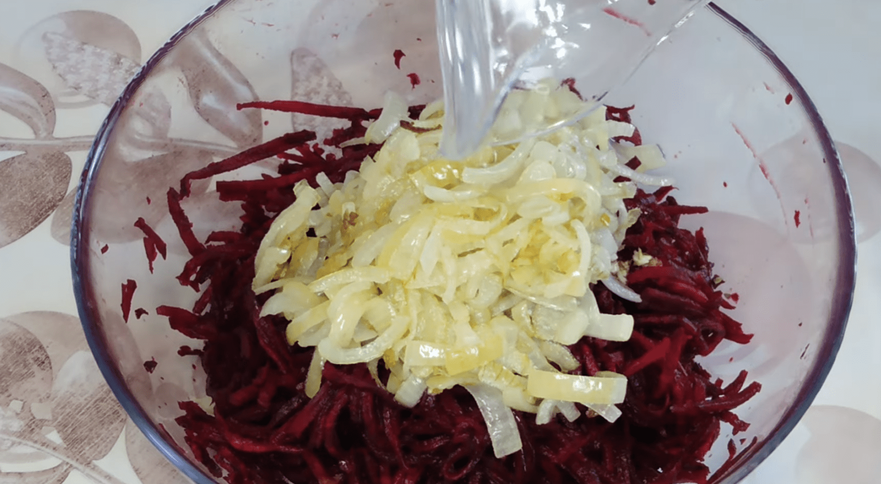 Експерти назвали найкорисніший салат з буряка, який працює як антибіотик