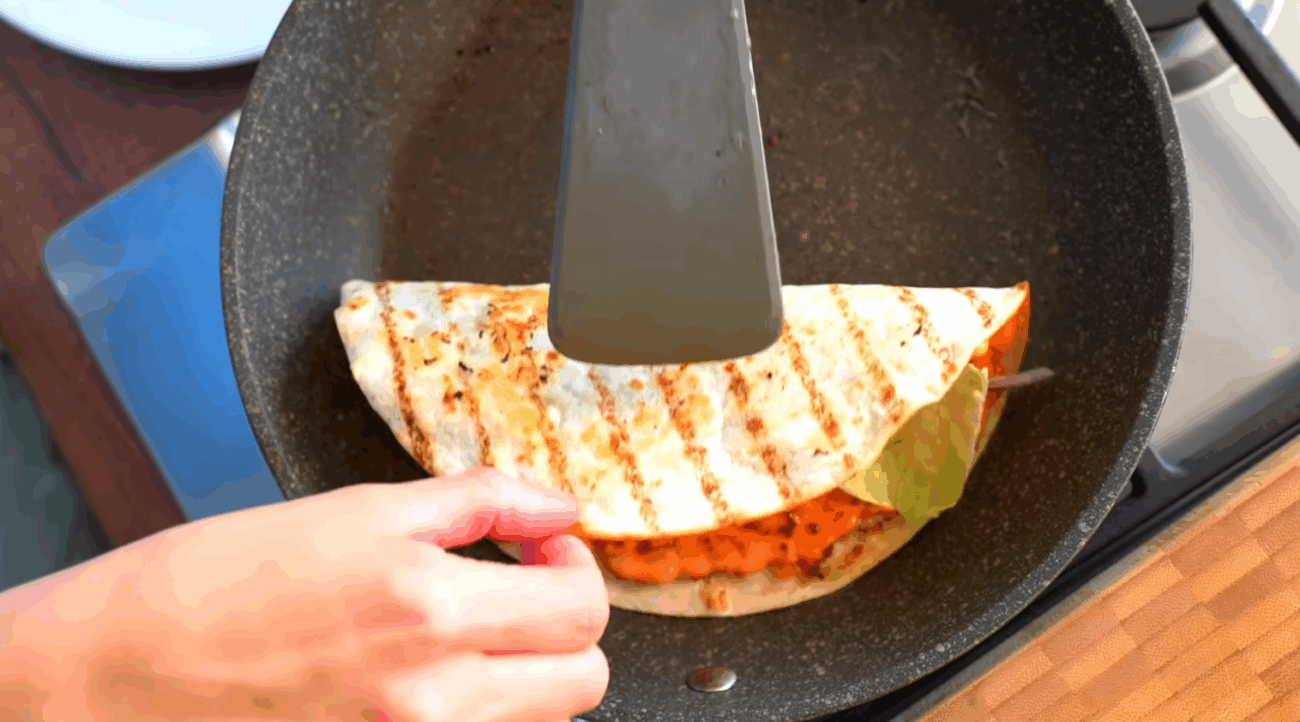 Рецепт смачного і ситного сніданку з лаваша і фаршу