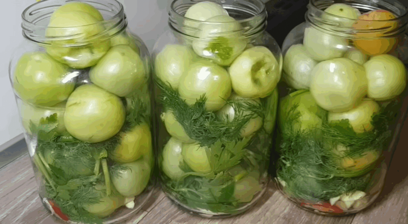 Рецепт смачних і пряних маринованих зелених помідорів на зиму