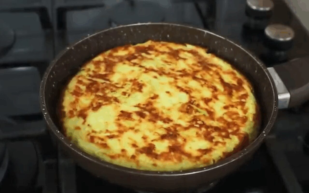 Рецепт смачної і ніжної кабачкової запіканки на сковороді