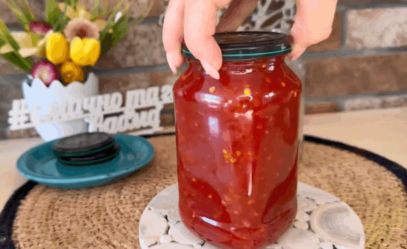 Кулінари поділилися рецептом солодко-кислого соусу з томатів на зиму