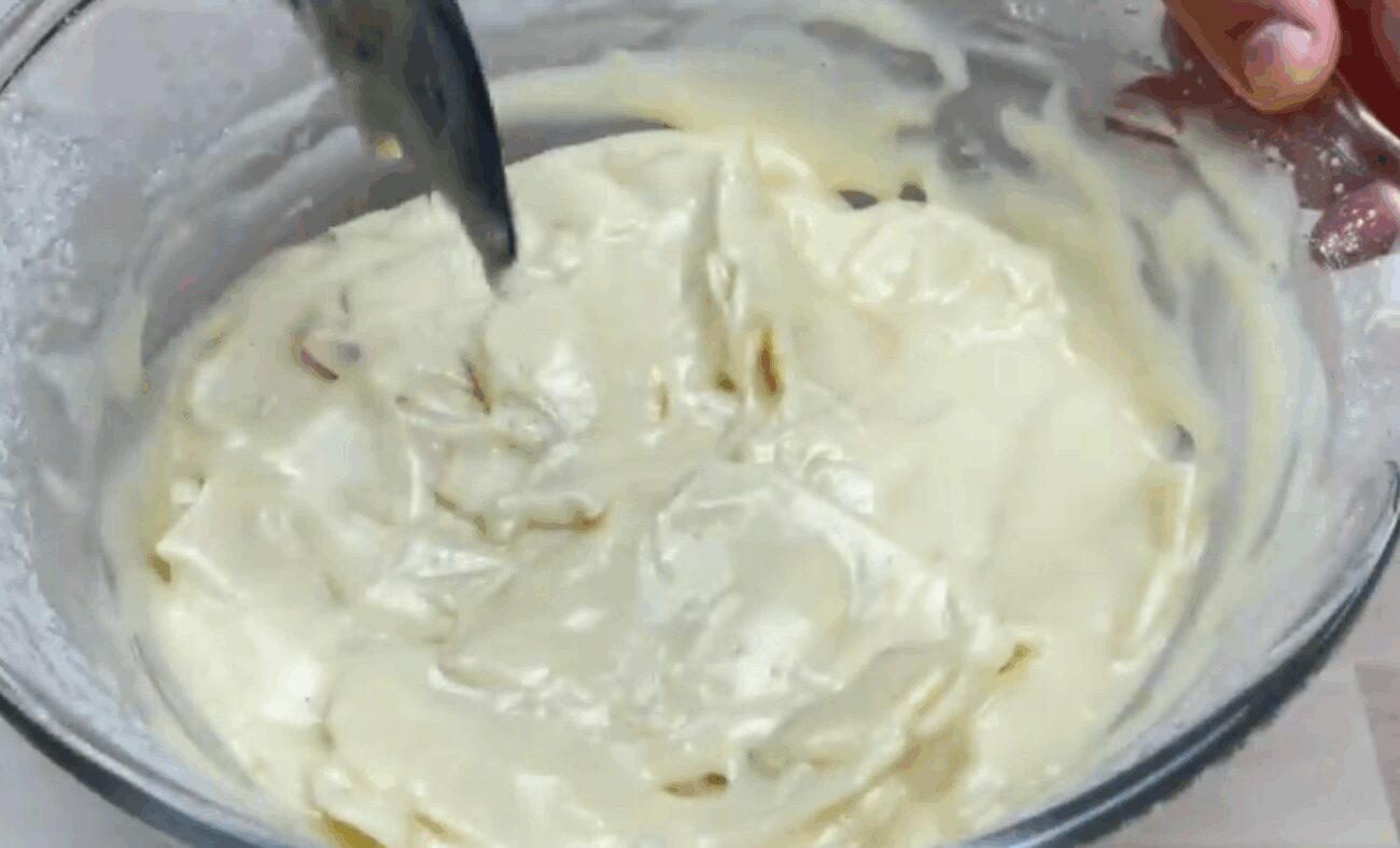 Кулінари поділились рецептом пухкого і соковитого пирога з яблуками