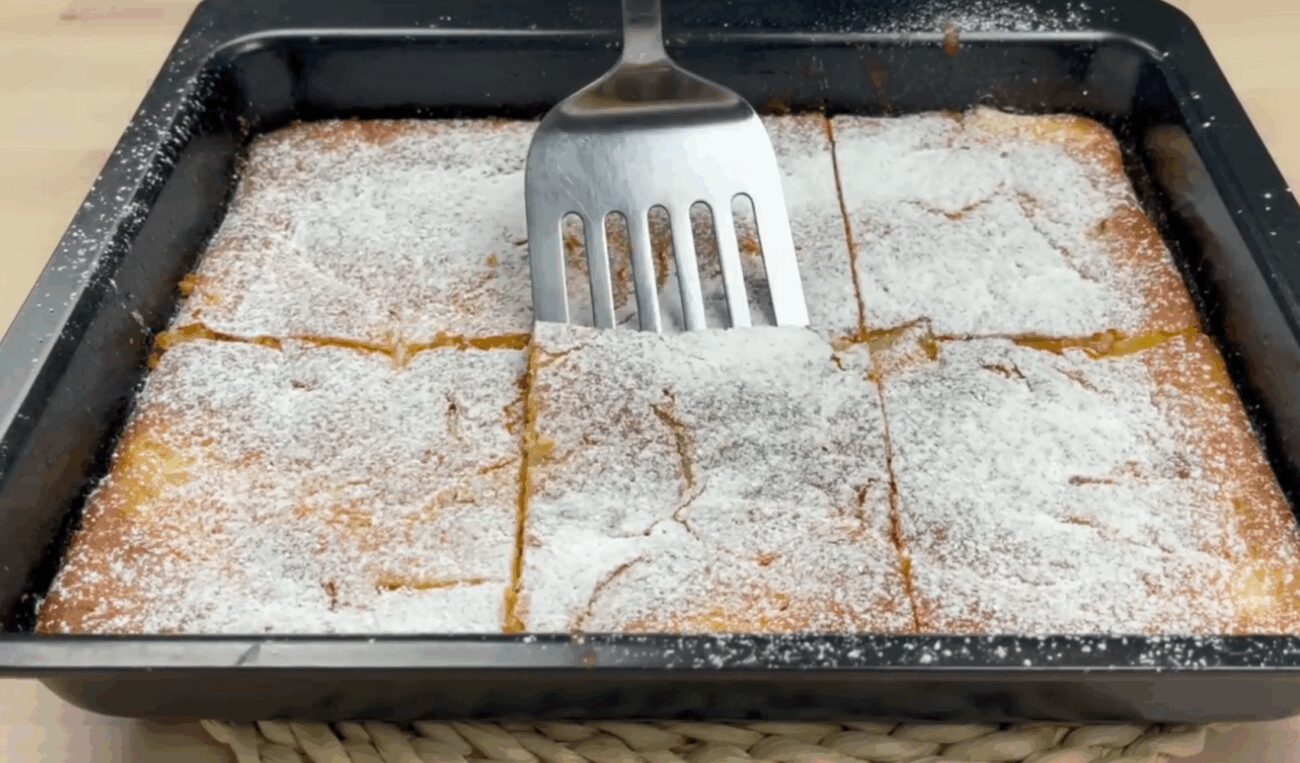 Кулінари поділились рецептом пухкого і соковитого пирога з яблуками