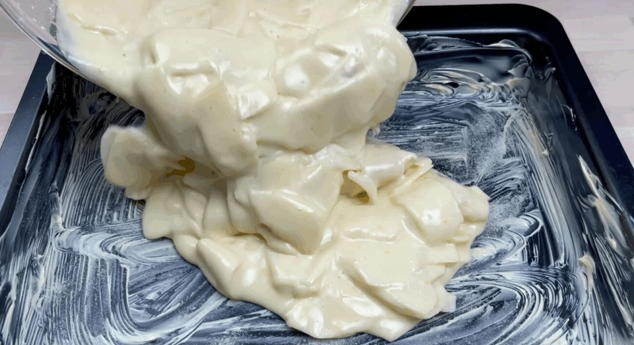 Кулінари поділились рецептом пухкого і соковитого пирога з яблуками