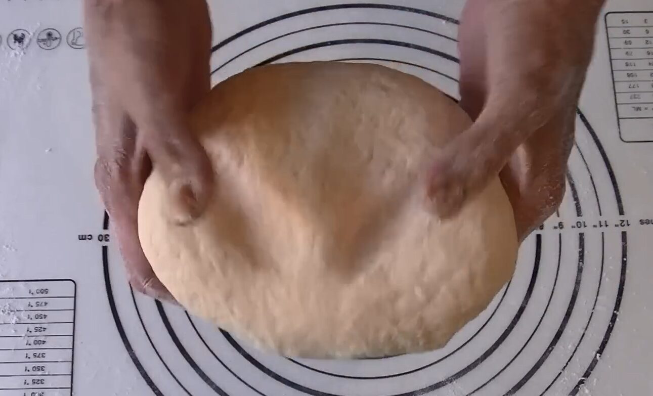 Рецепт смачних і пухких дріжджових вареників з вишнею