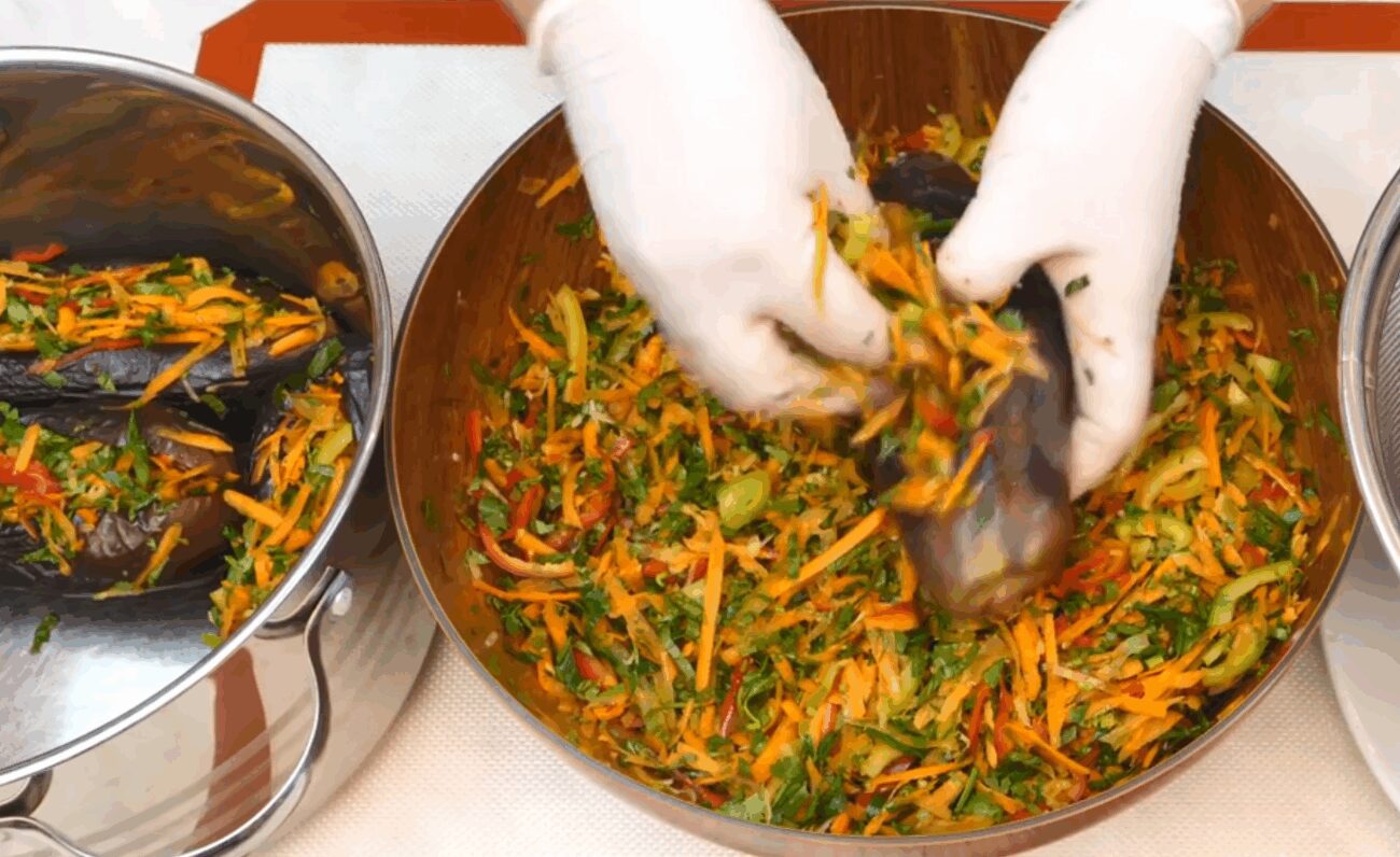 Рецепт дуже смачних і пікантних квашених баклажанів на зиму