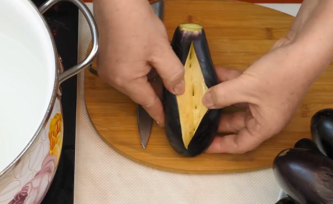 Рецепт дуже смачних і пікантних квашених баклажанів на зиму