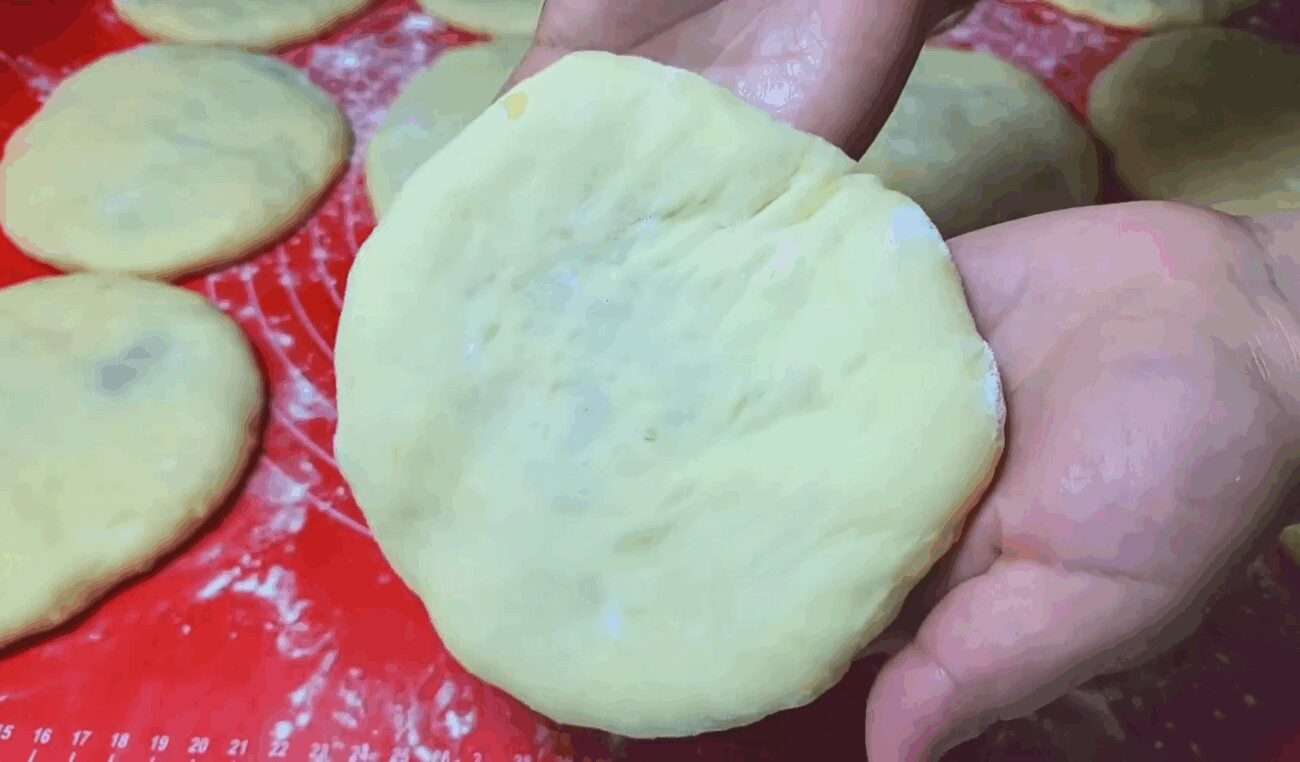 Рецепт пухких і ніжних картопляних пиріжків з м'ясом