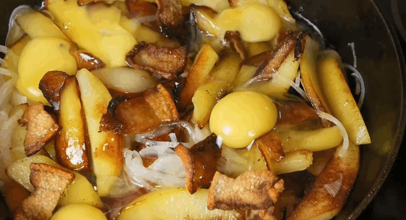 Рецепт дуже смачної картоплі по-польськи з салом і цибулею