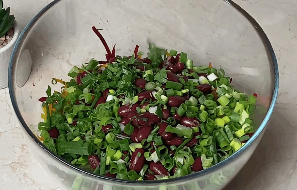 Рецепт смачного і соковитого салату з буряком