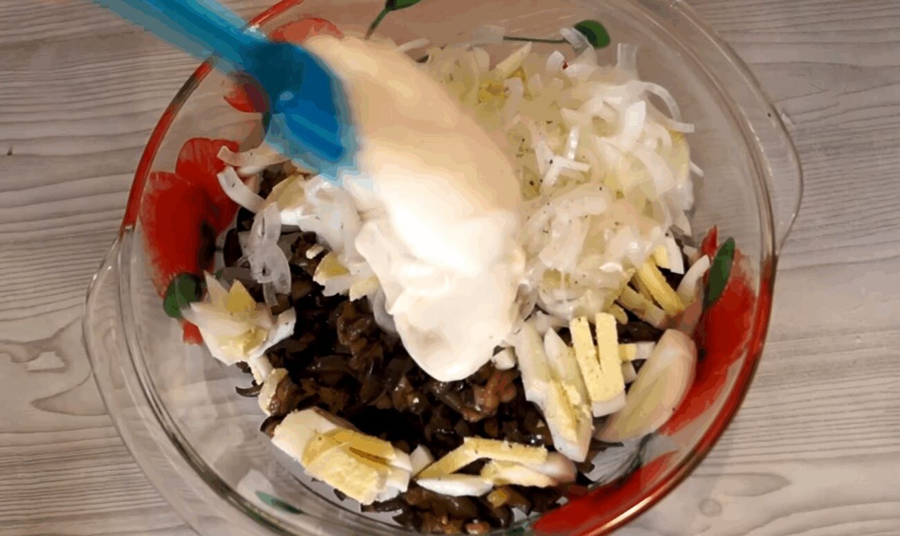 Рецепт дуже смачного святкового салату з баклажанами