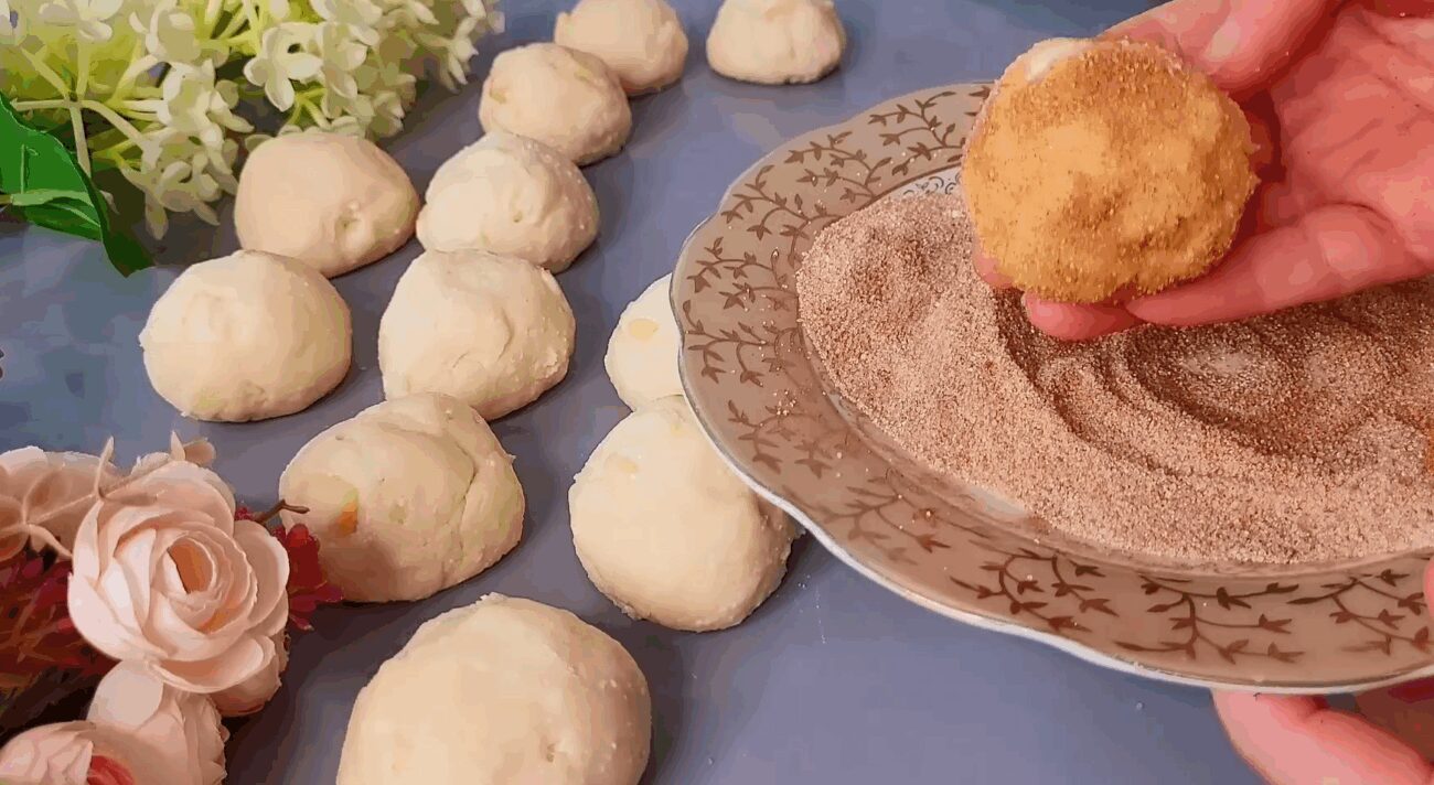 Рецепт дуже смачних сирних булочок з яблуками за 5 хвилин