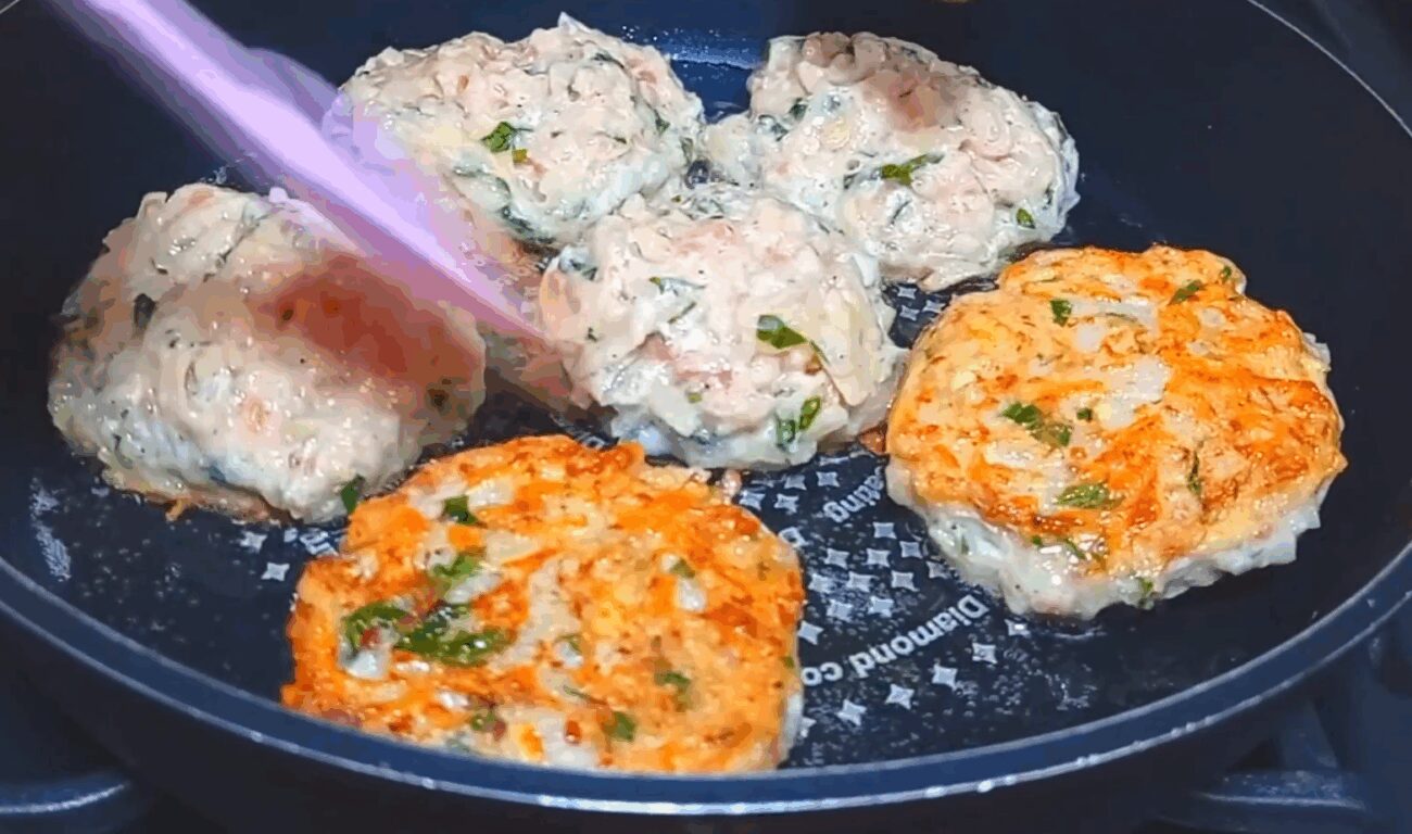 Рецепт смачних і ситних дерунів з курячим фаршем