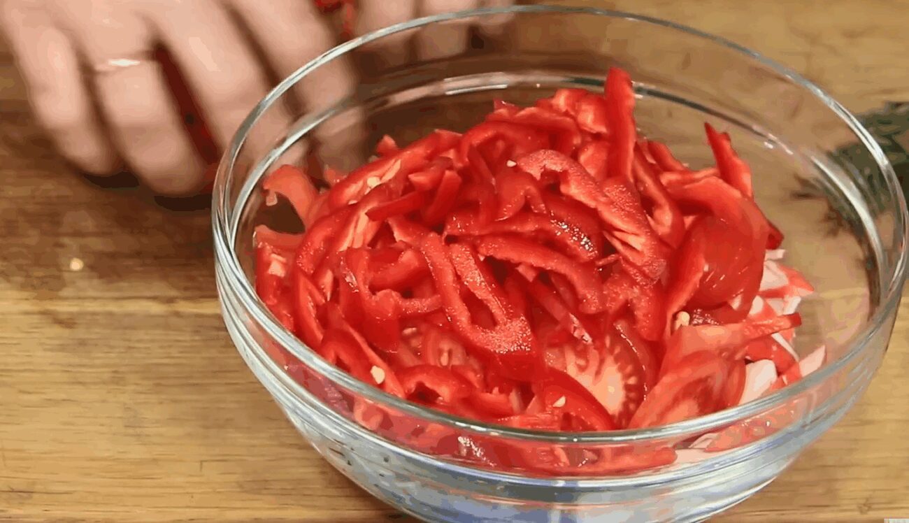 Рецепт нового святкового салату з крабовими паличками