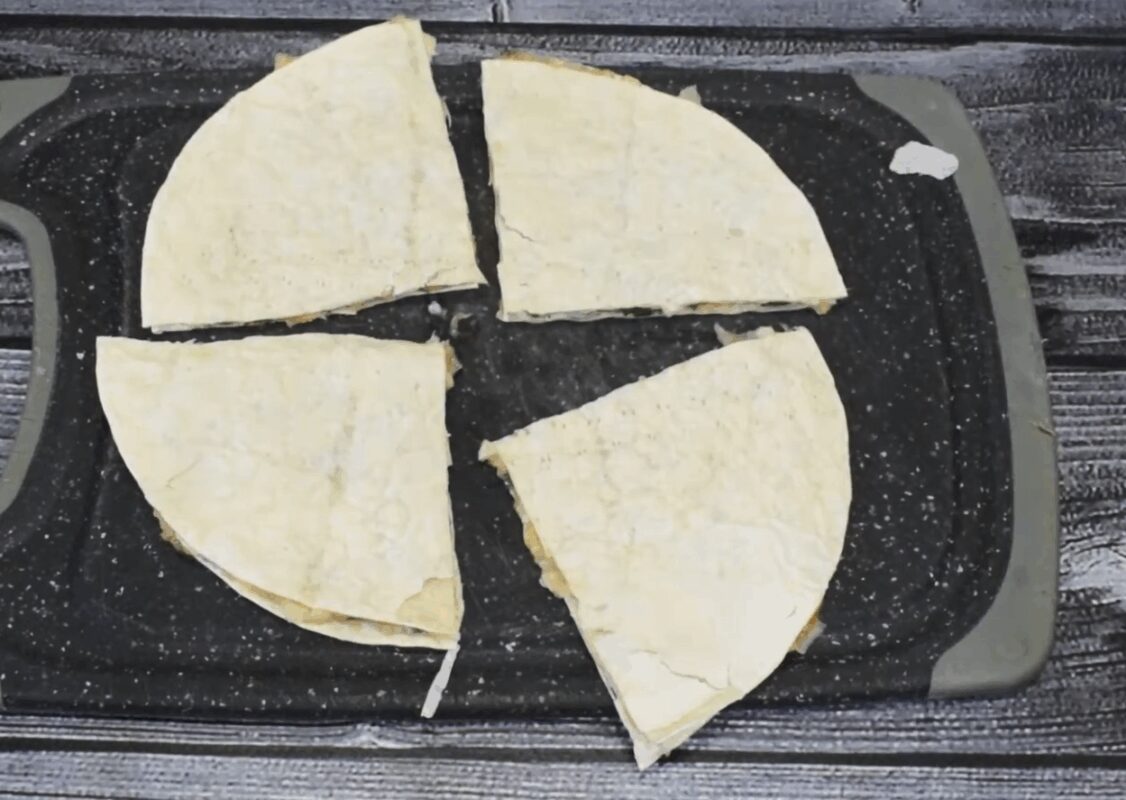 Рецепт смачних і соковитих лінивих чебуреків за 10 хвилин