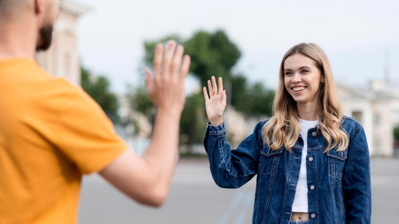 Психологи розповіли, як правильно вітатися на початку дня