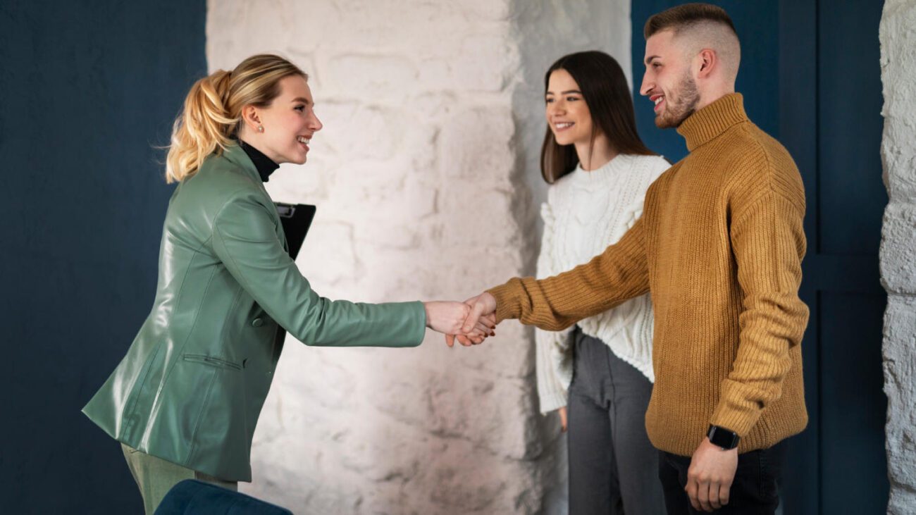 Мовознавці пояснили, як правильно вітатися зранку та протягом дня