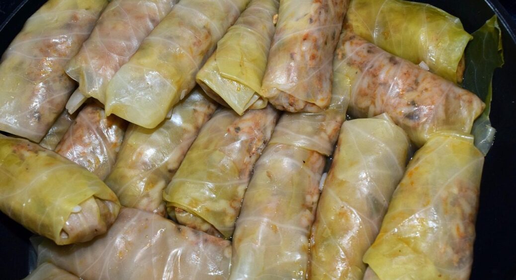 Секретні голубці моєї бабусі: 1 кулінарний прийом – і вони не розпадаються в каструлі 