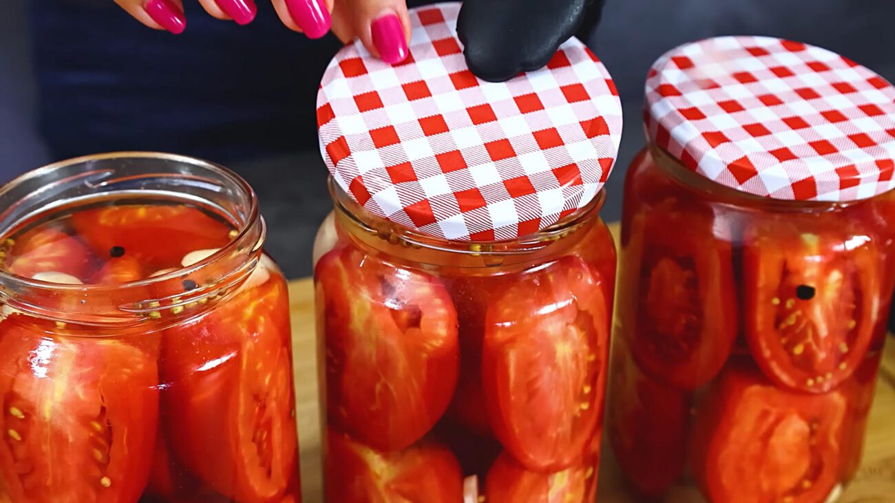 Кулінари розсекретили найсмачніший рецепт квашених томатів на зиму Кулінари розсекретили найсмачніший рецепт квашених томатів на зиму