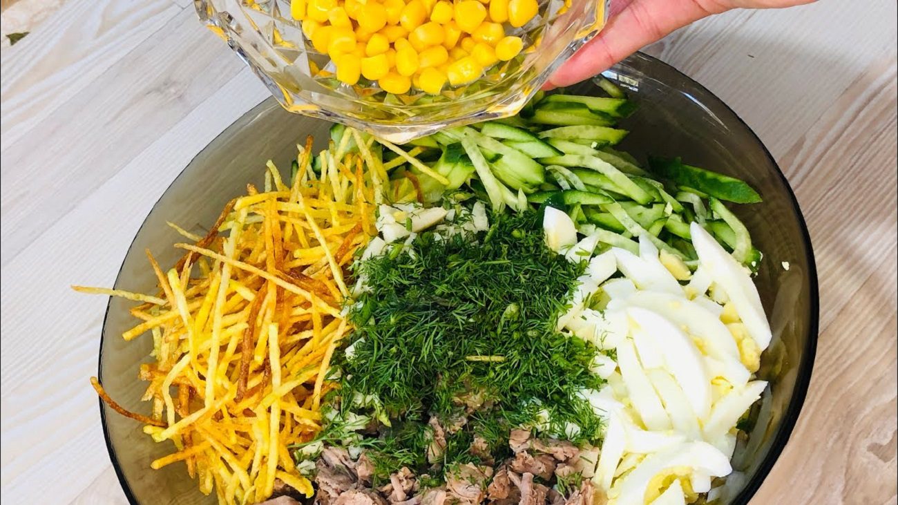 Рецепт дуже смачного святкового салату з м'ясом