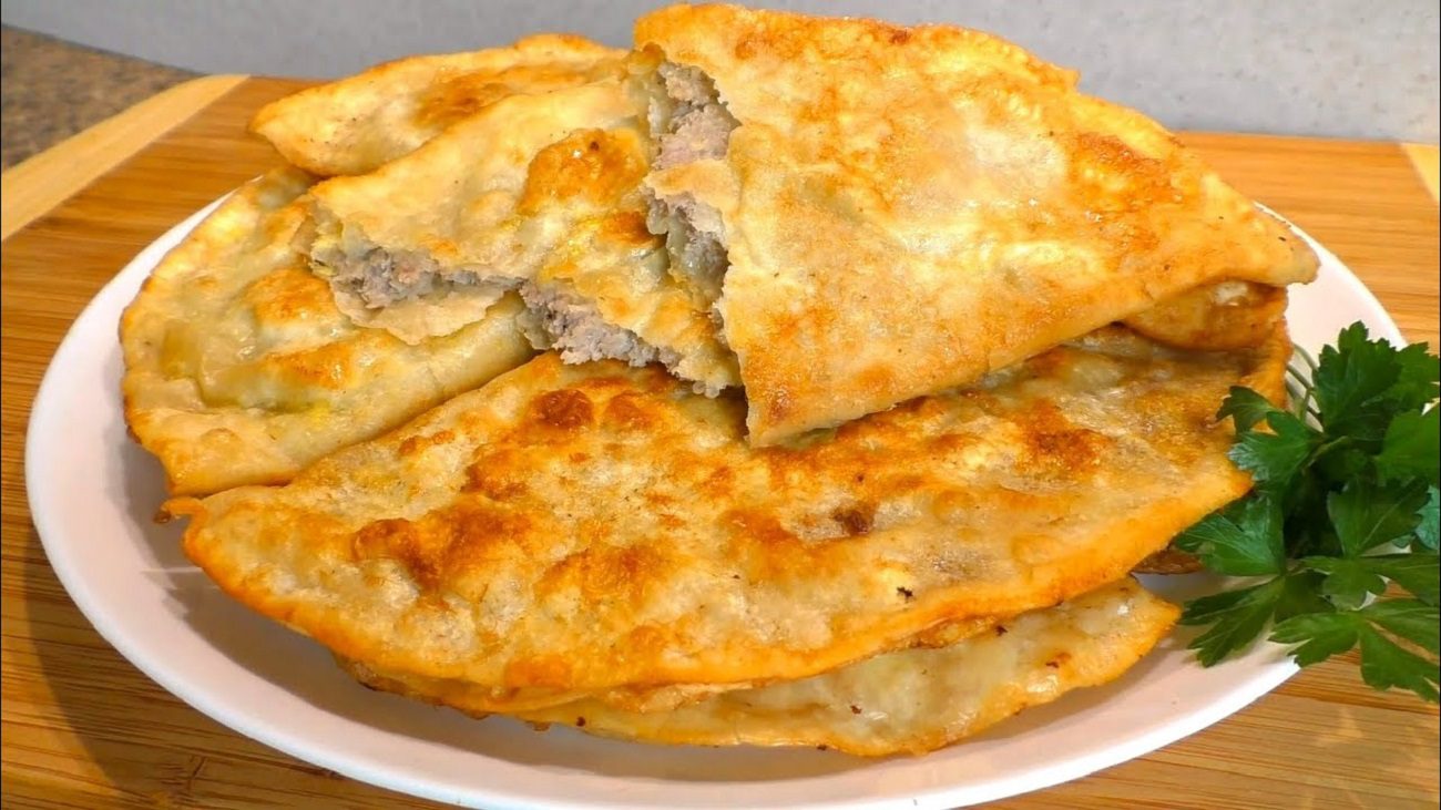 Рецепт смачних і соковитих лінивих чебуреків за 10 хвилин