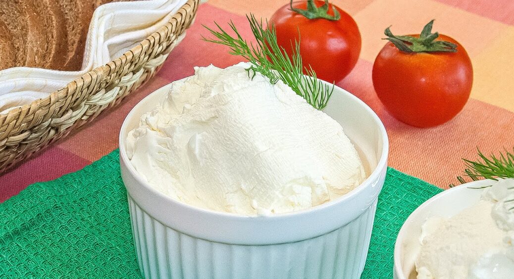 500 грамів вершкового сиру + 400 мл кефіру = ідеальна смакота до вечері. Простий рецепт для вас 