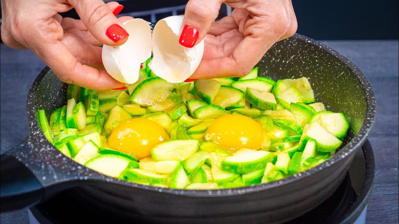 Рецепт смачної і ніжної кабачкової запіканки на сковороді