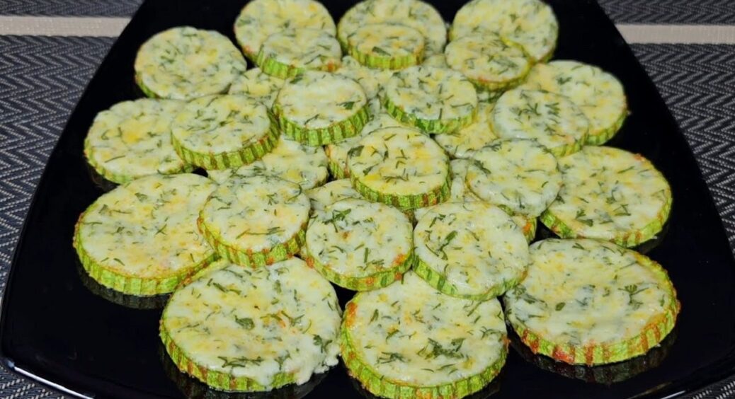 Не майонез і не часник: 1 секретний інгредієнт робить кабачки кружальцями напрочуд смачними 