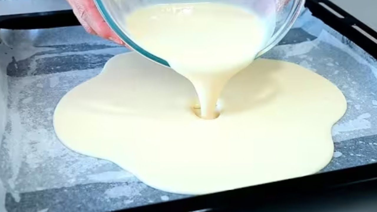 Експерти розповіли, що додати в тісто на млинці, щоб вони не рвалися