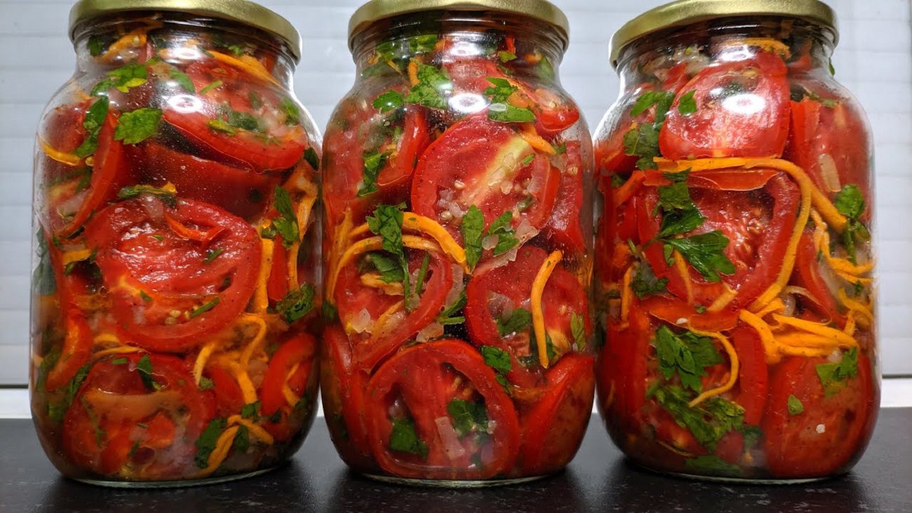 Рецепт соковитих і гострих помідорів по-турецьки на зиму