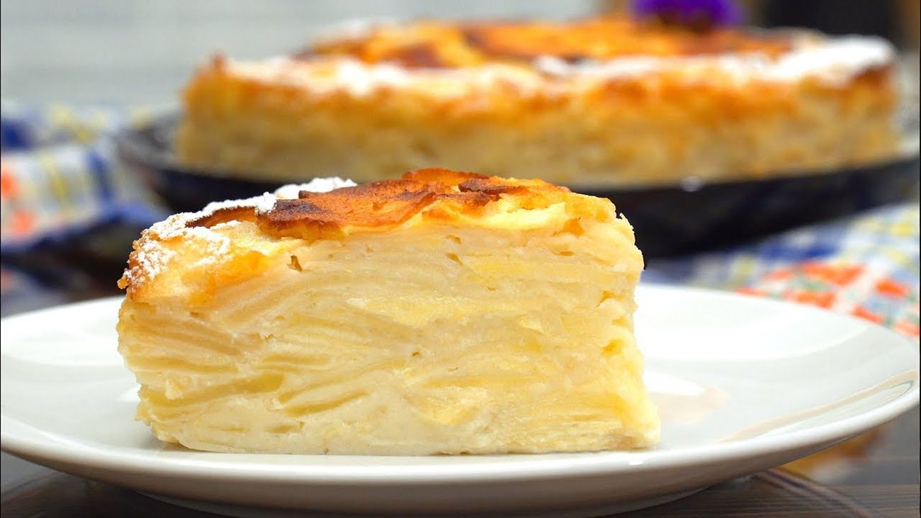 Рецепт пухкого і соковитого яблучного пирога на молоці